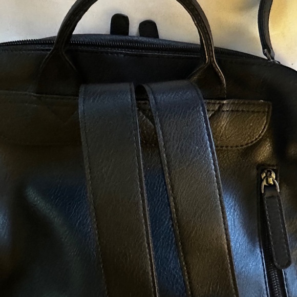 Versitle many compartment laptop backpack/purse/carryall - Picture 10 of 10